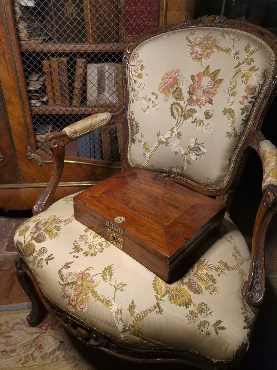 Coffret écritoire En Placage De Bois De Violette d'époque Louis XIV Vers 1670