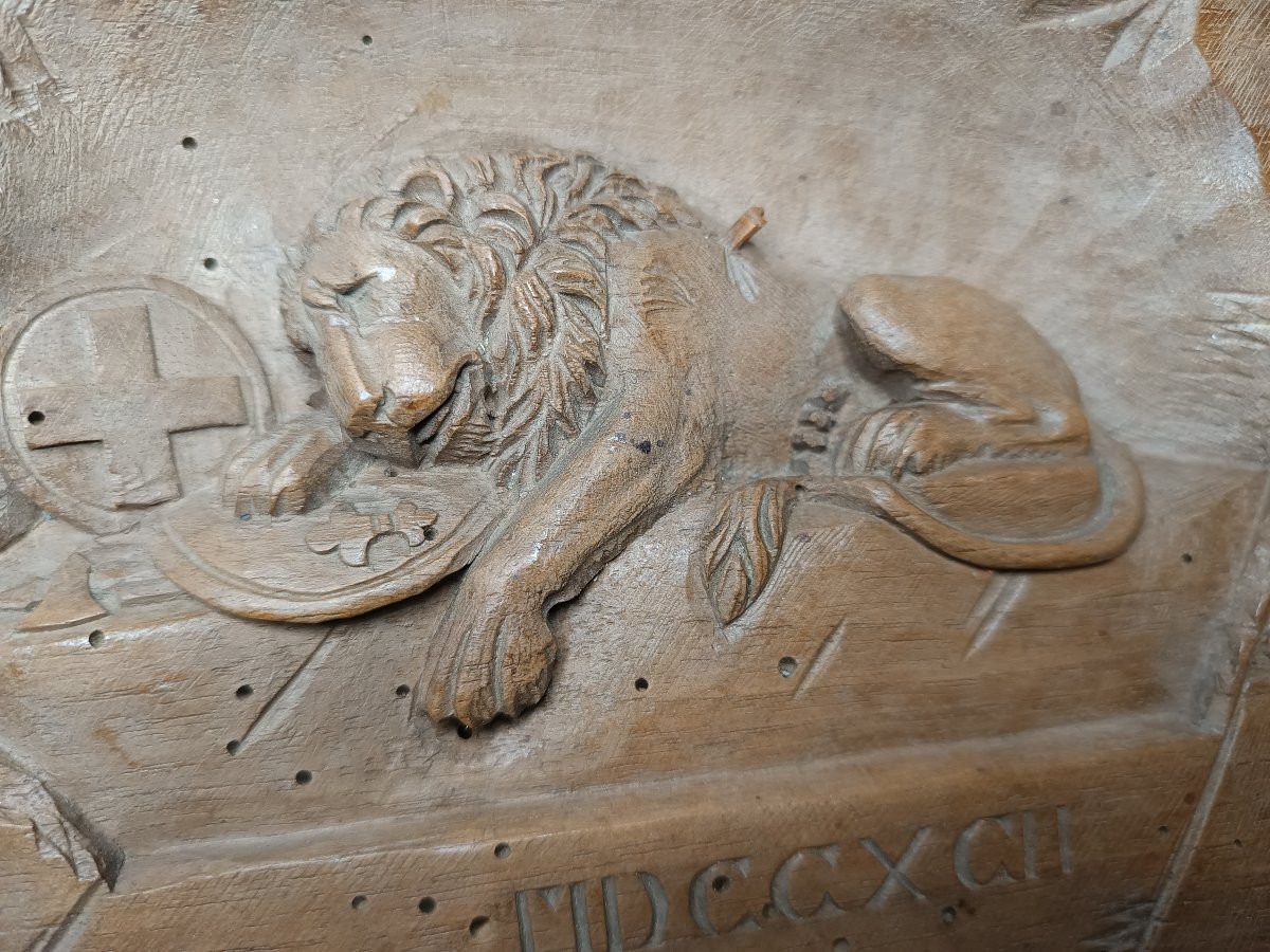 Sculpture en bois représentant le "Lion de Lucerne"-photo-2