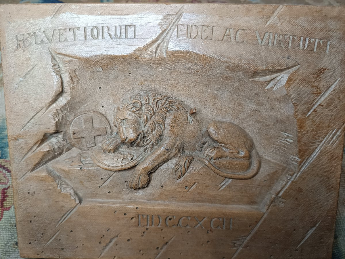 Sculpture en bois représentant le "Lion de Lucerne"-photo-4