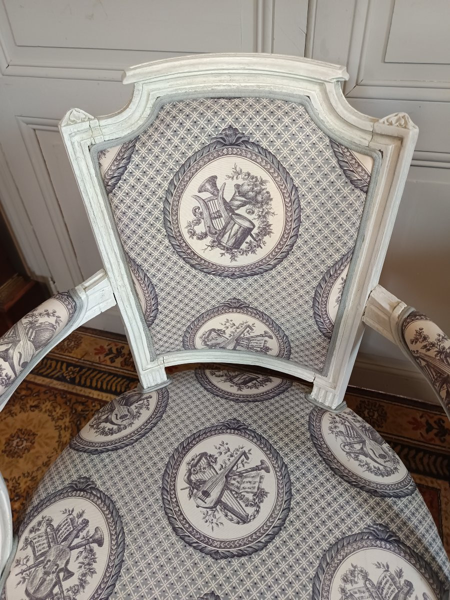 Louis XVI Period Cabriolet Armchair-photo-3