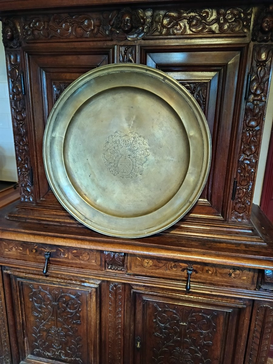 Grand plat de 55 cm Armorié en laiton anciennement argenté époque Louis XIV-photo-2