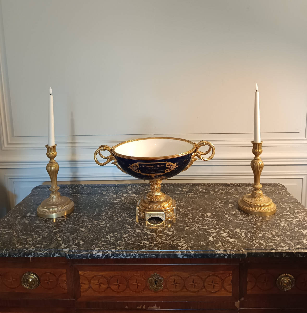 Importante coupe en porcelaine de Sèvres montée en bronze doré époque Napoléon III