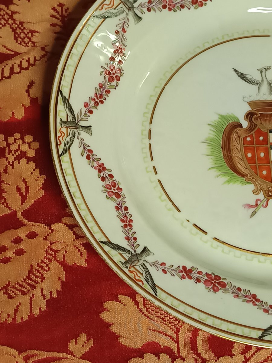 Assiette en porcelaine de Chine de la Cie des Indes Portugaises aux armes époque XVIIIe-photo-2