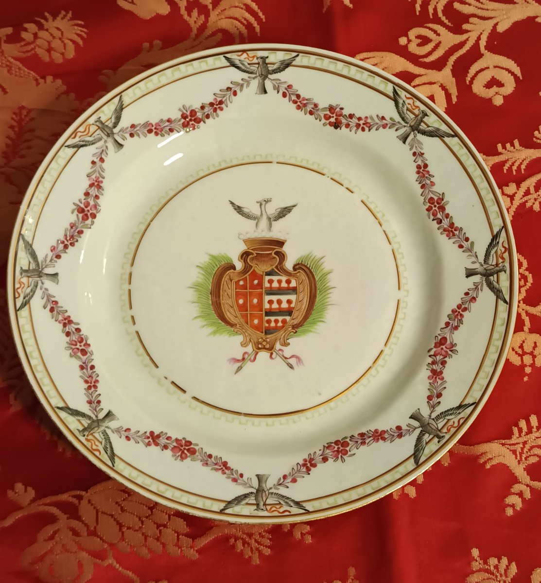 Assiette en porcelaine de Chine de la Cie des Indes Portugaises aux armes époque XVIIIe-photo-3