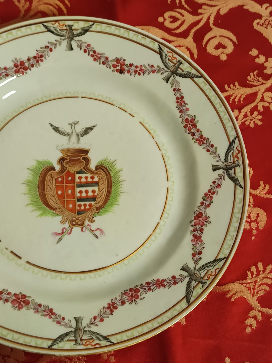 Assiette en porcelaine de Chine de la Cie des Indes Portugaises aux armes époque XVIIIe-photo-6