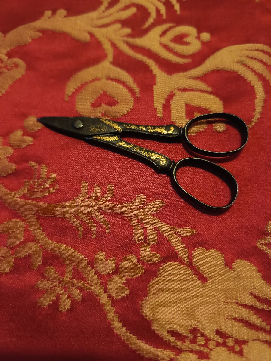 Small 18th-century Sewing Scissors With Gold Damascene Work