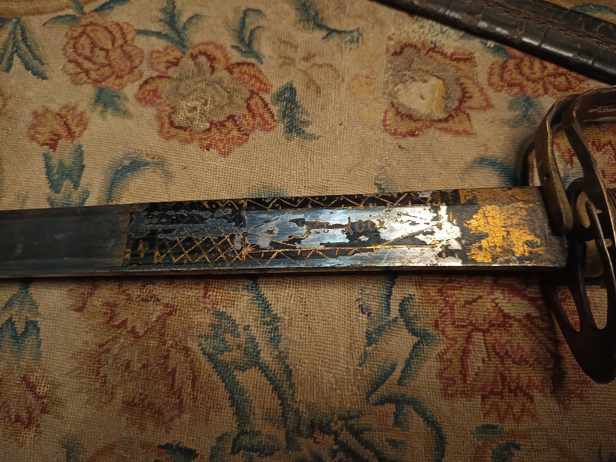 Rare Officer's Saber With A Twisted Hilt From The Late Reign Of Louis XVI, Featuring A Royalist Emblem-photo-2