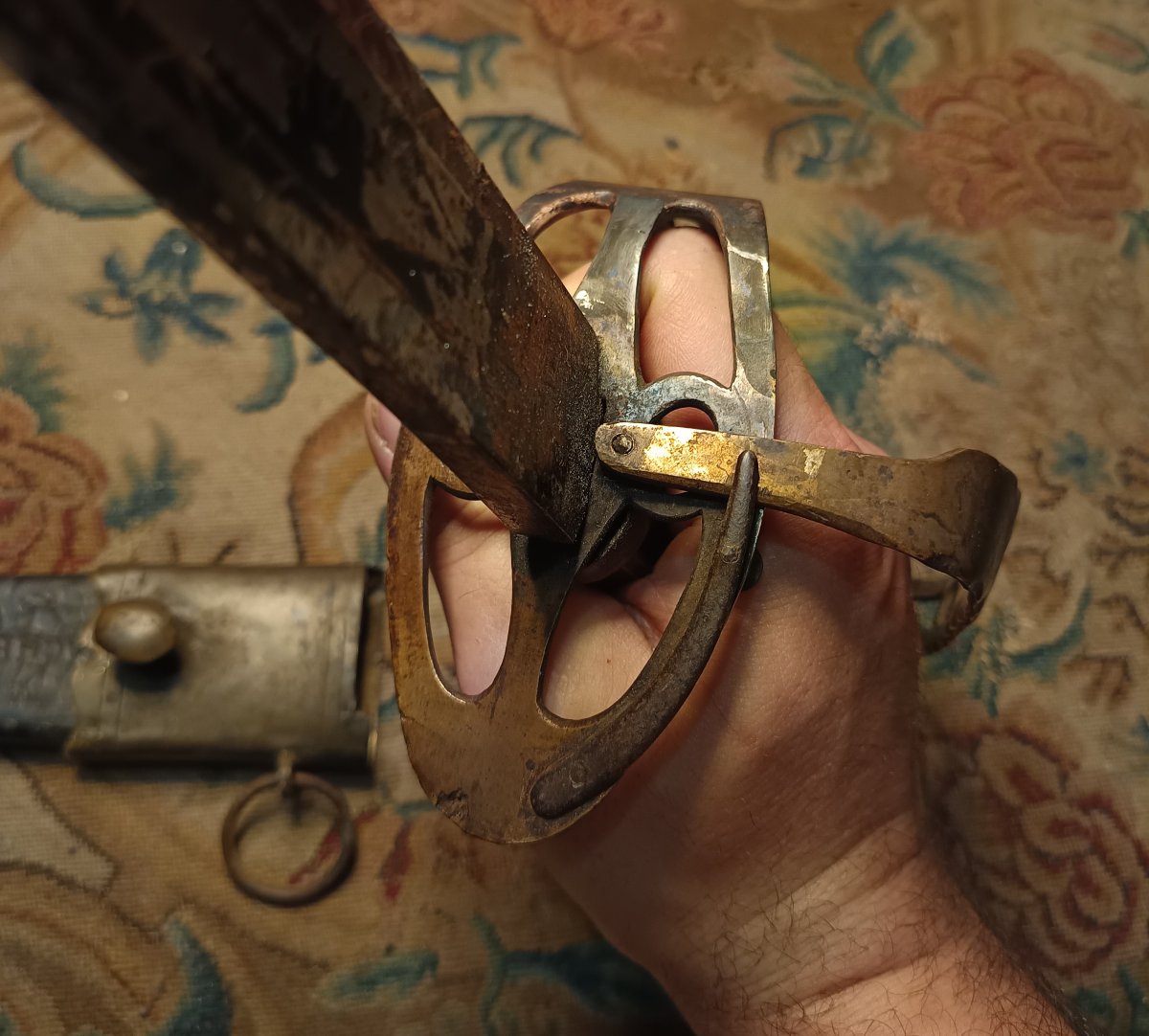 Rare Officer's Saber With A Twisted Hilt From The Late Reign Of Louis XVI, Featuring A Royalist Emblem-photo-5