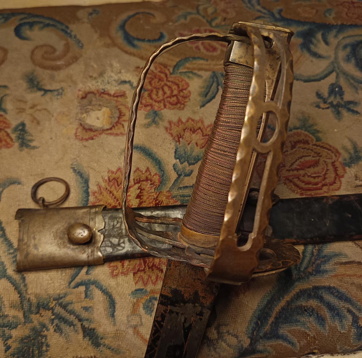 Rare Officer's Saber With A Twisted Hilt From The Late Reign Of Louis XVI, Featuring A Royalist Emblem-photo-8