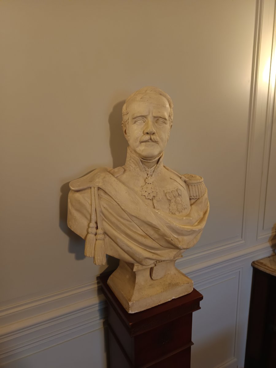 Important buste en platre du Général Louis Armand Comte de Lespinay Baron d'Empire 1858-photo-1