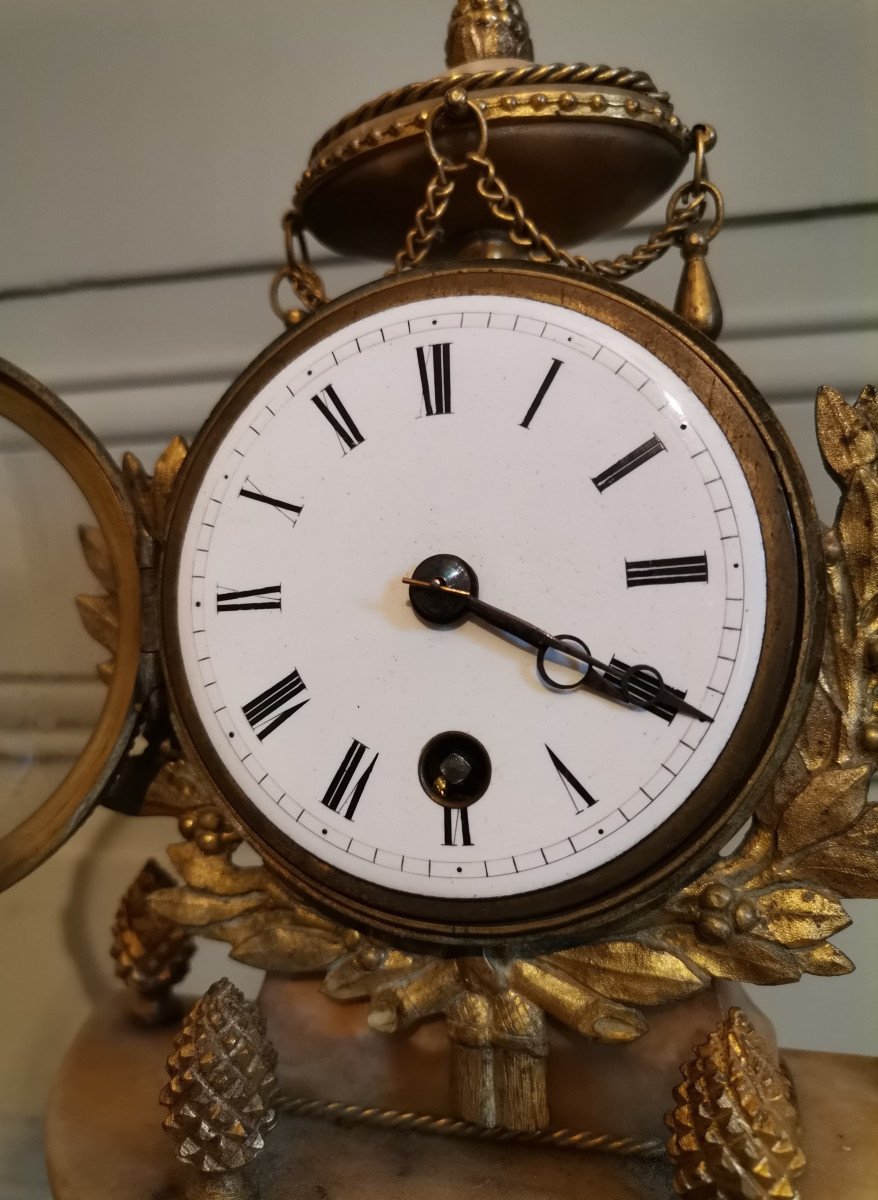 Pendule En Bronze Doré Et Marbre Blanc d'époque Louis XVI-photo-2