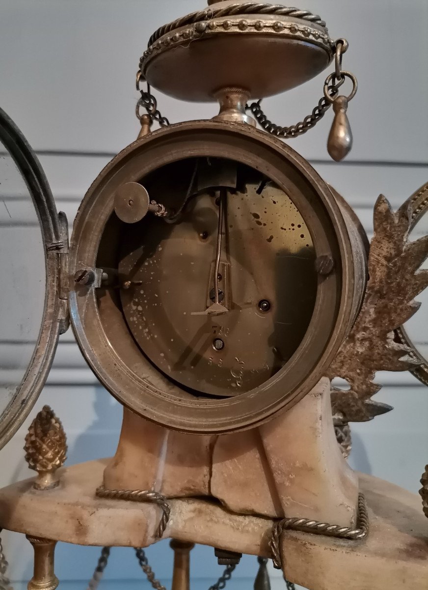 Pendule En Bronze Doré Et Marbre Blanc d'époque Louis XVI-photo-3