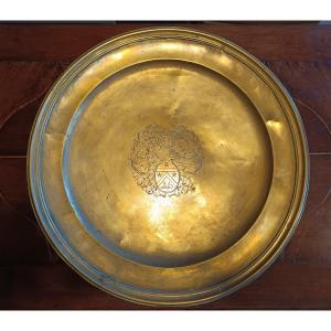 Grand plat de 55 cm Armorié en laiton anciennement argenté époque Louis XIV