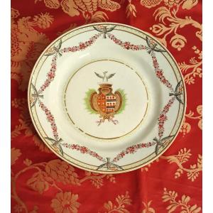 Assiette en porcelaine de Chine de la Cie des Indes Portugaises aux armes époque XVIIIe