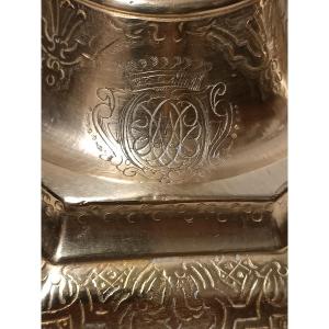Paire de flambeaux d'époque Louis XIV ou Régence monogrammés sous couronne comtale