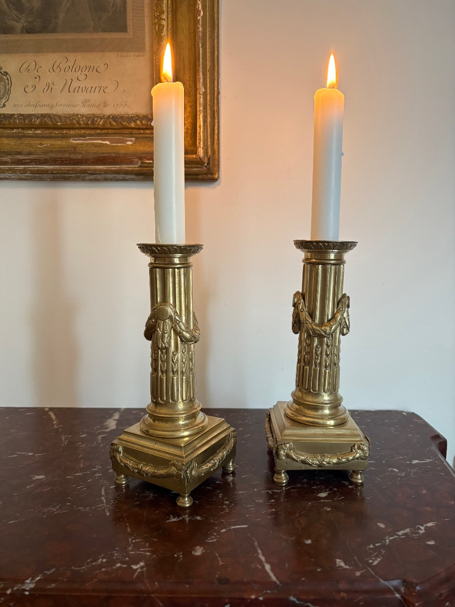 Pair Of Column-shaped Candlesticks -photo-2