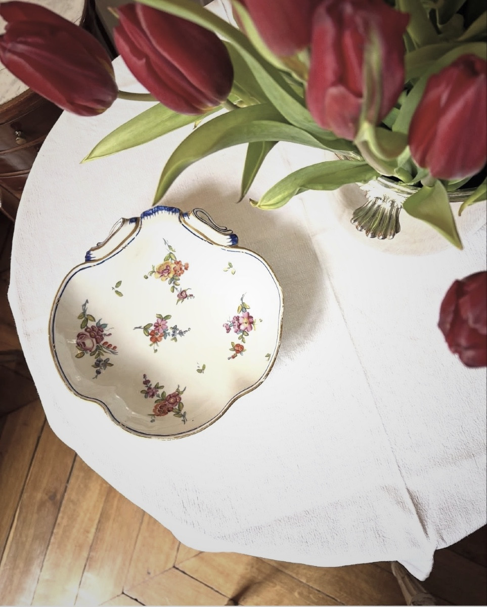 Coquille en porcelaine dure de Sèvres 