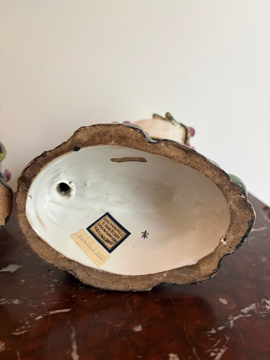 Paire de vases Médicis en faïence de Sceaux-photo-2