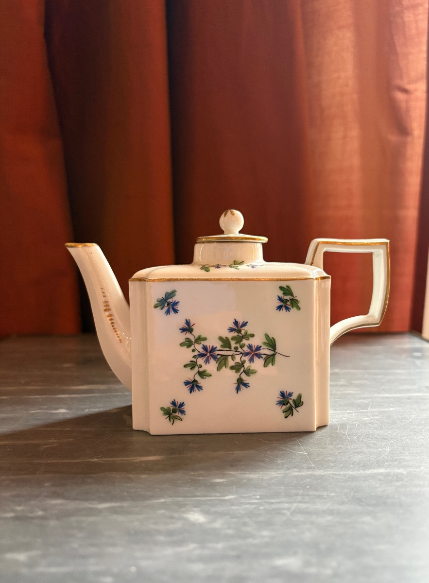 Selfish Teapot In Paris Or Niderviller Porcelain, Decorated With Cornflowers 