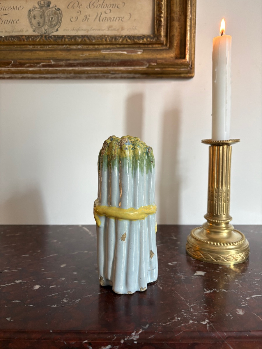 A Brussels Earthenware Shaker In The Shape Of A Bunch Of Asparagus-photo-2