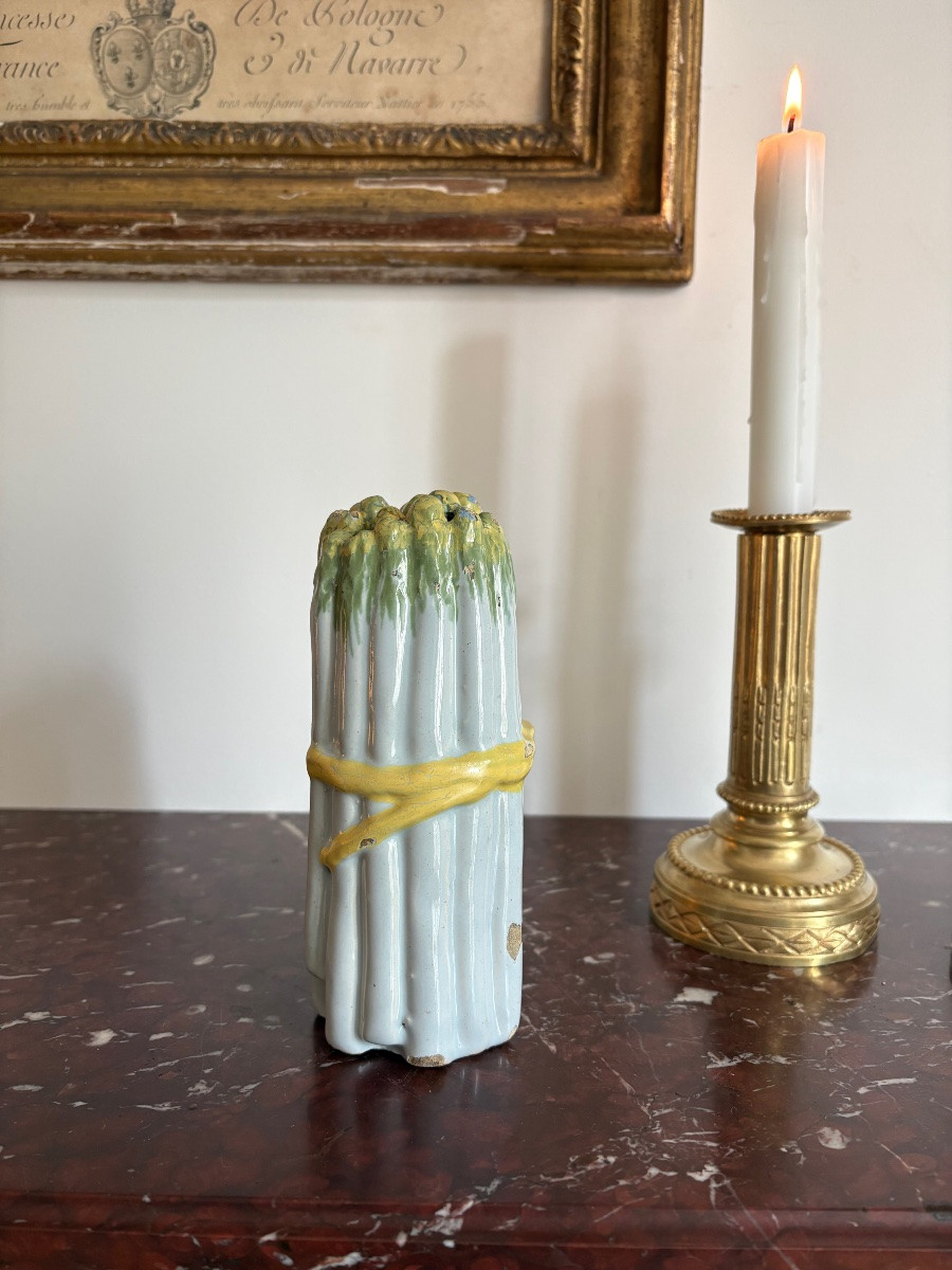 A Brussels Earthenware Shaker In The Shape Of A Bunch Of Asparagus-photo-3