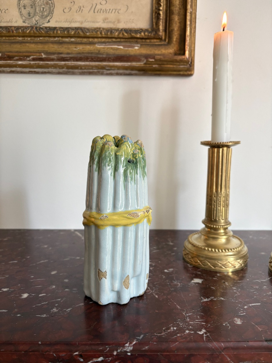 A Brussels Earthenware Shaker In The Shape Of A Bunch Of Asparagus-photo-4