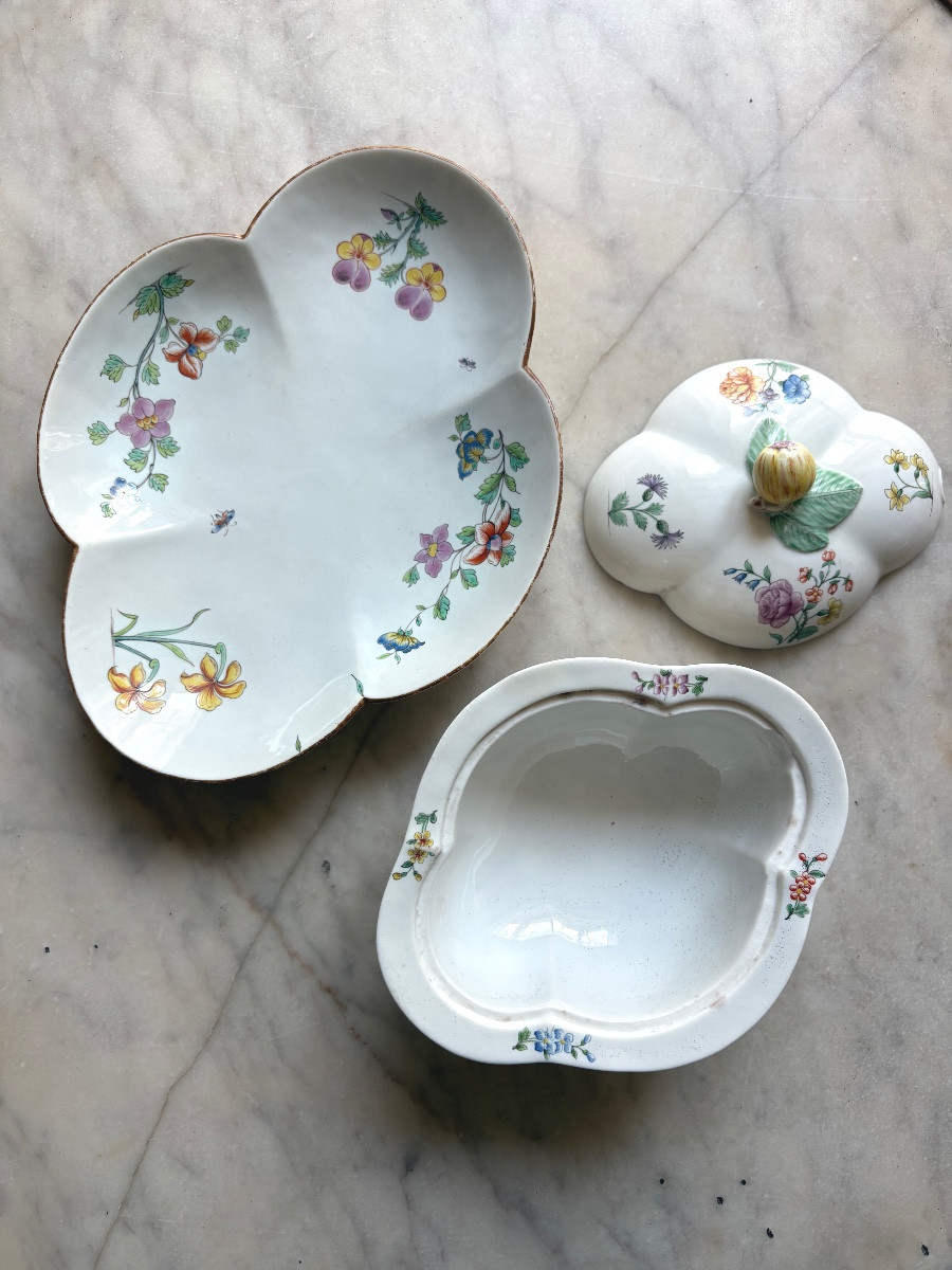 Sucrier en porcelaine tendre de Chantilly-photo-1