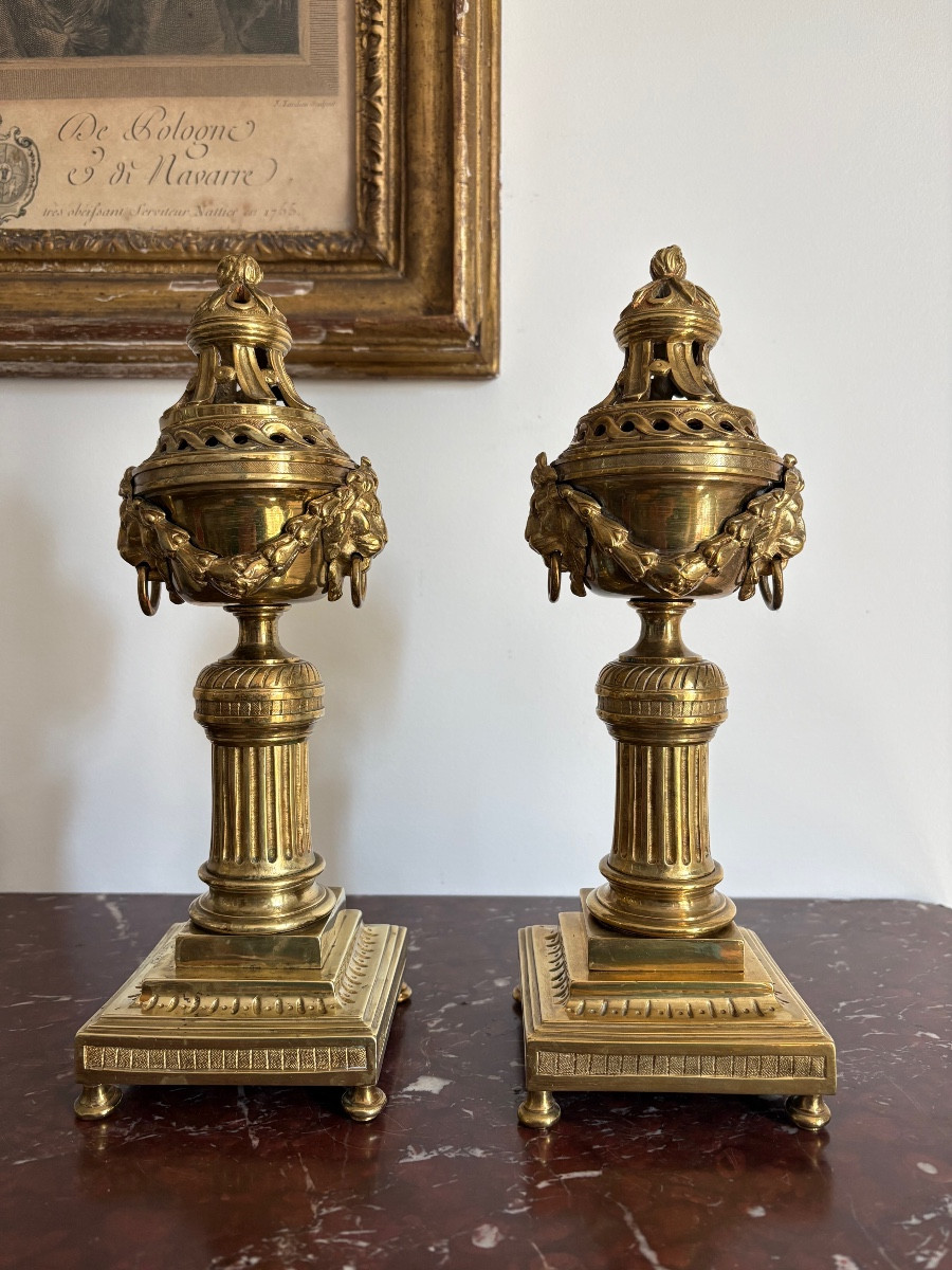 Pair Of Candlesticks/cassolettes With Lion Heads