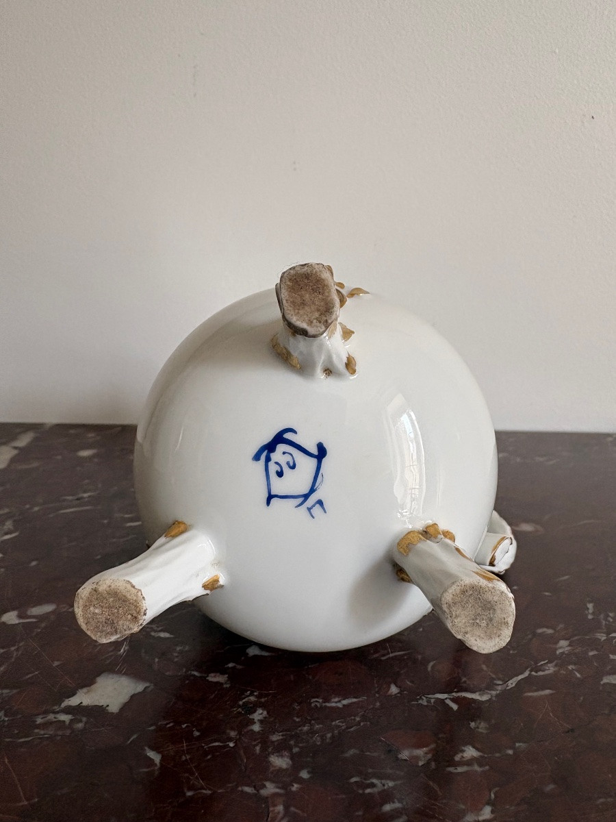 Pot à lait en porcelaine dure de Sèvres -photo-1