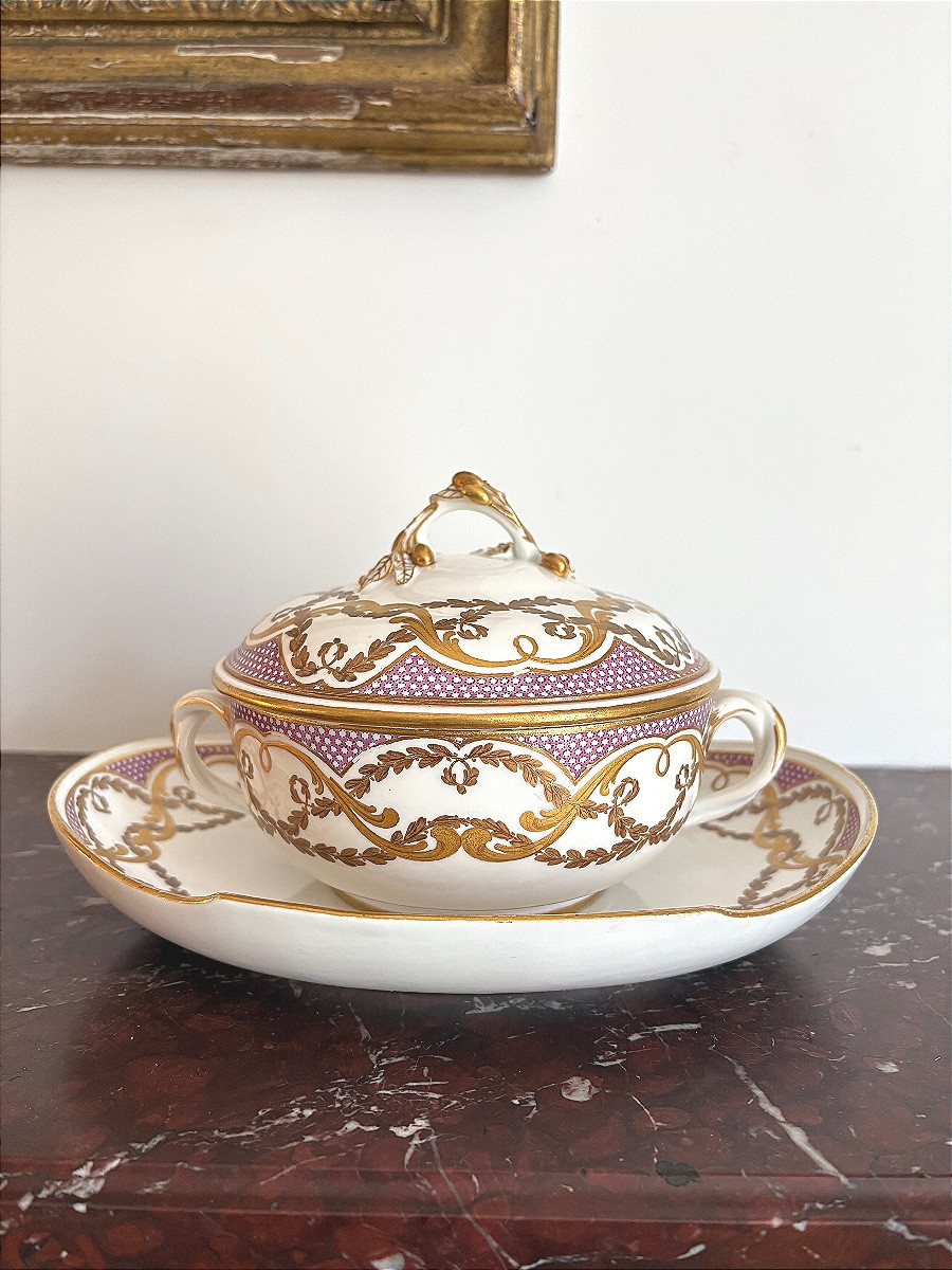 Écuelle en porcelaine dure de Sèvres 