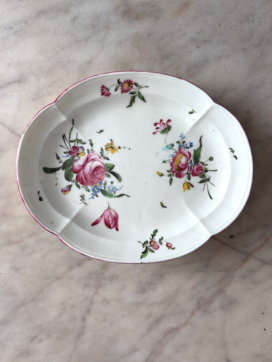 Plateau en porcelaine tendre de Mennecy