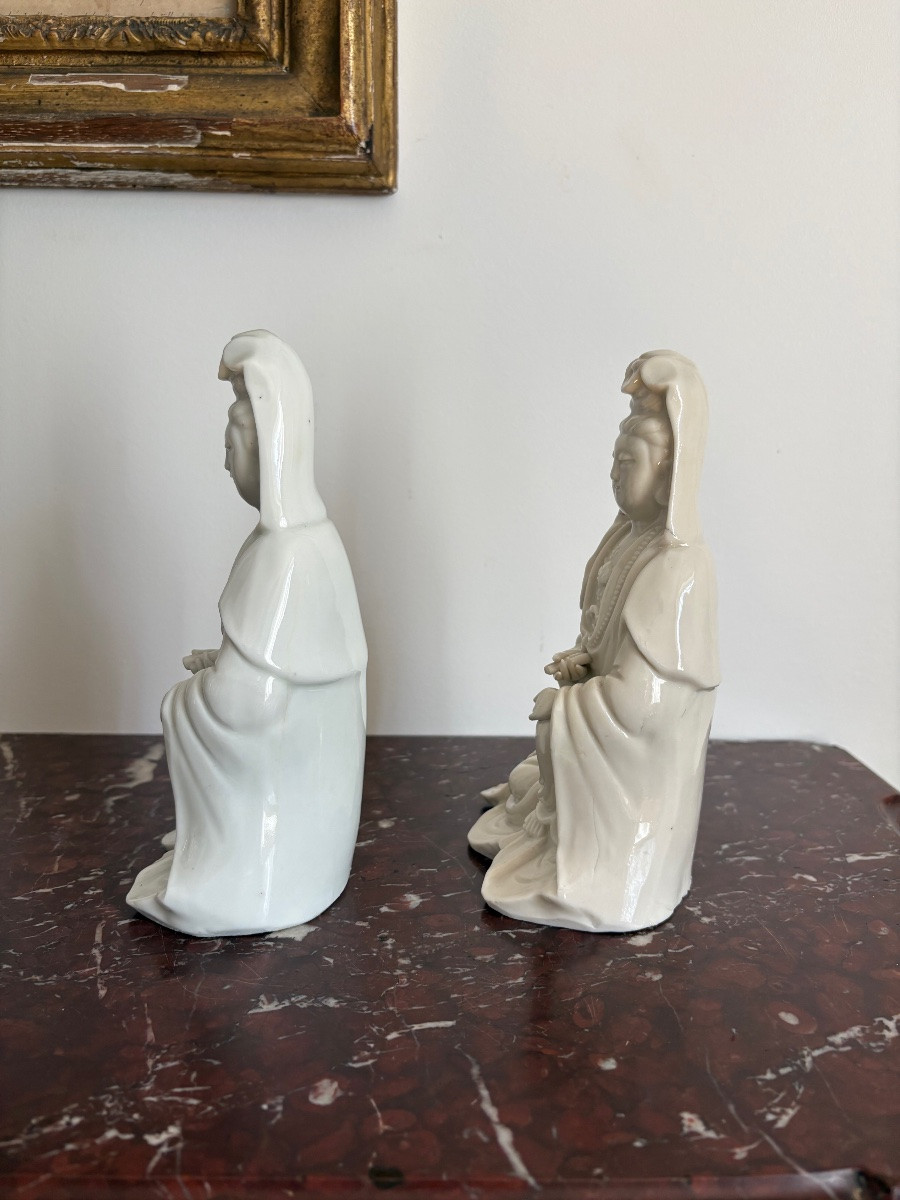 Deux statuettes de Guanyin en porcelaine blanc de Chine, Dehua-photo-4