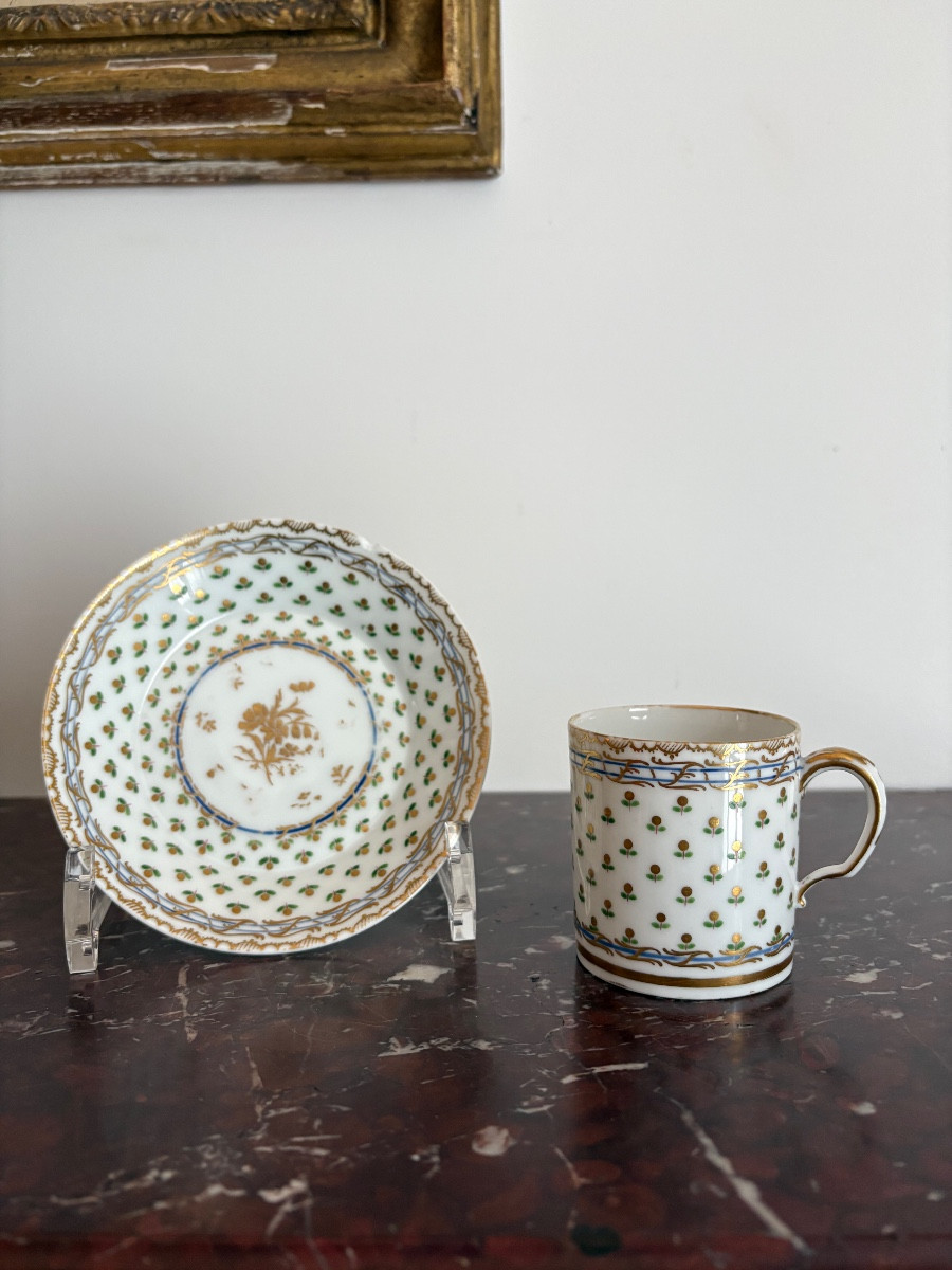 Gobelet litron en porcelaine dure de Sèvres 