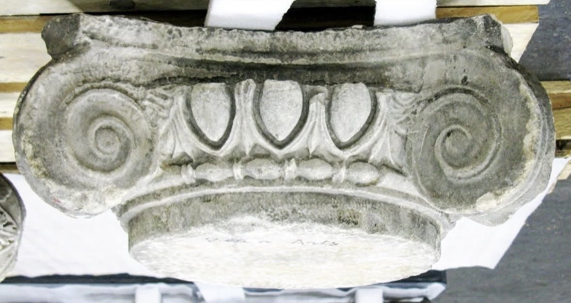 Moulage en plâtre d’un chapiteau ionique provenant des collections du Louvre-photo-3