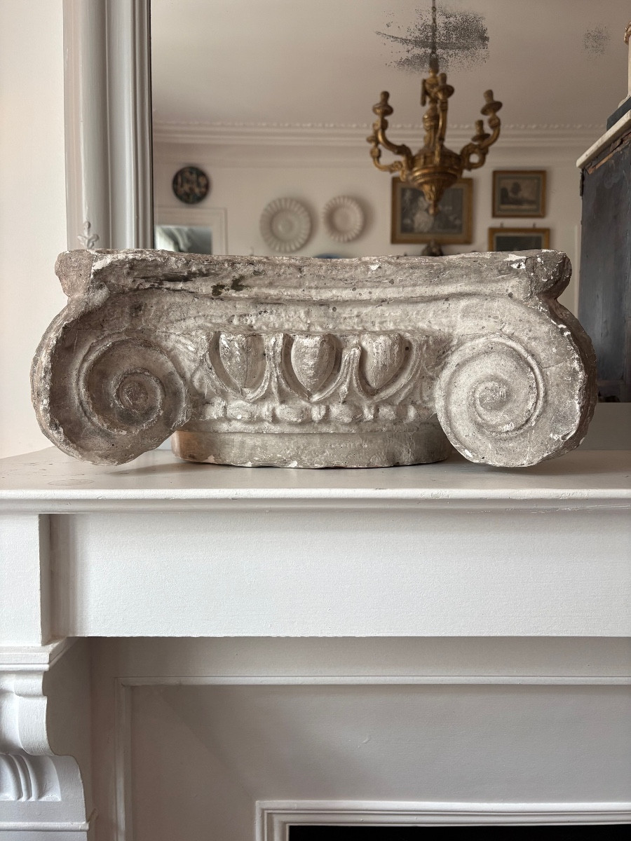 Moulage en plâtre d’un chapiteau ionique provenant des collections du Louvre