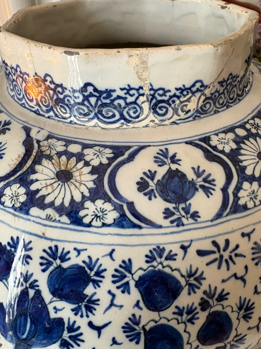 Grande potiche en faïence de Delft à décor de putti-photo-4