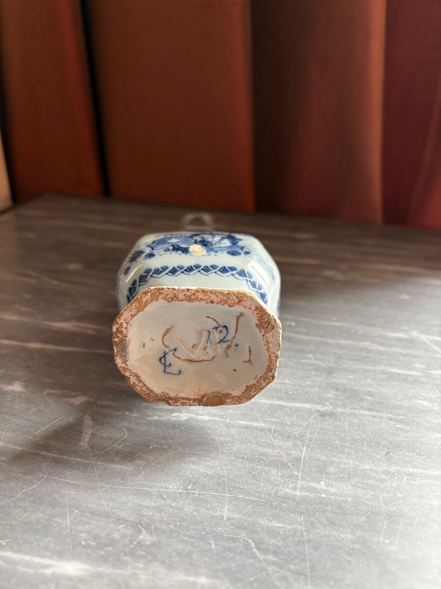 Flacon en faïence de Delft, fin du XVIIe siècle -photo-1