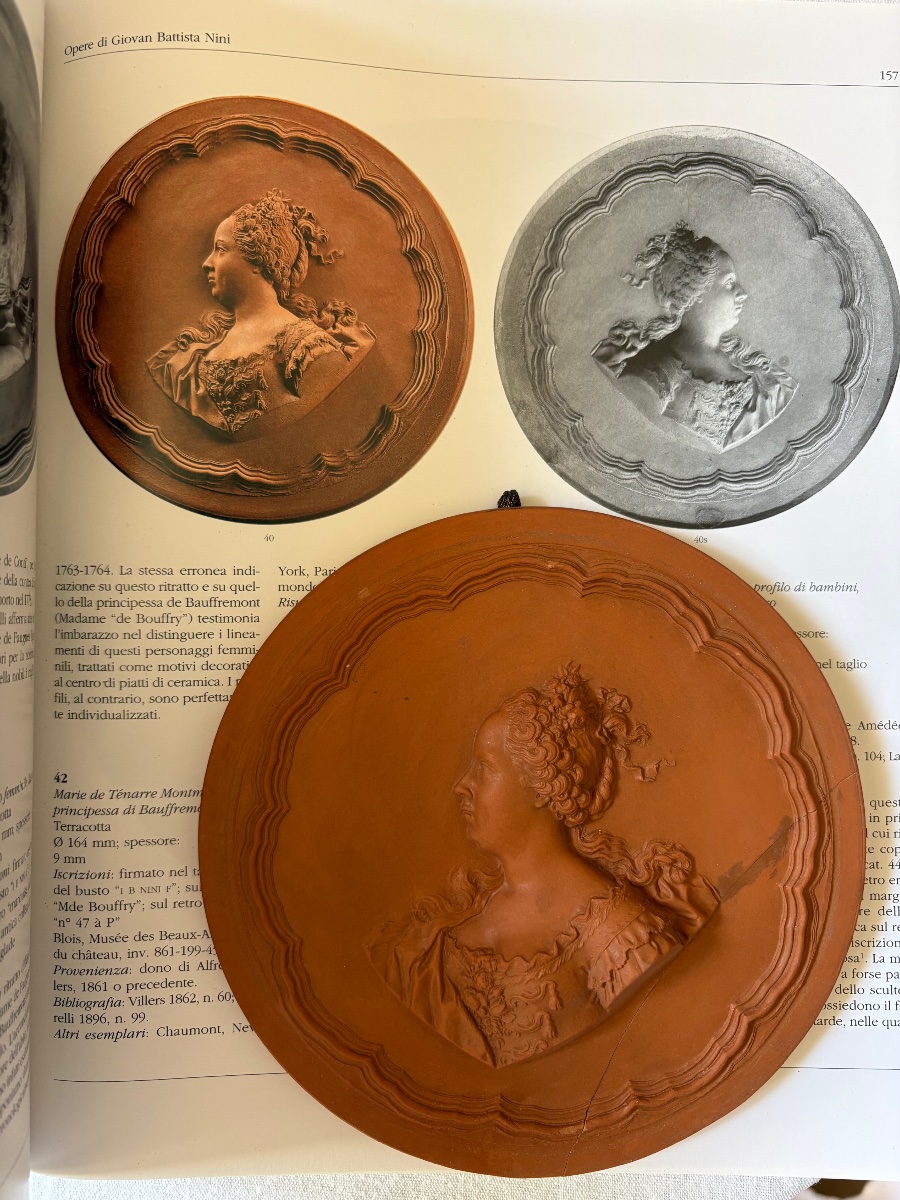 Médaillon en terre cuite par Jean- Baptiste Nini, représentant Mme de Faugnes-photo-4