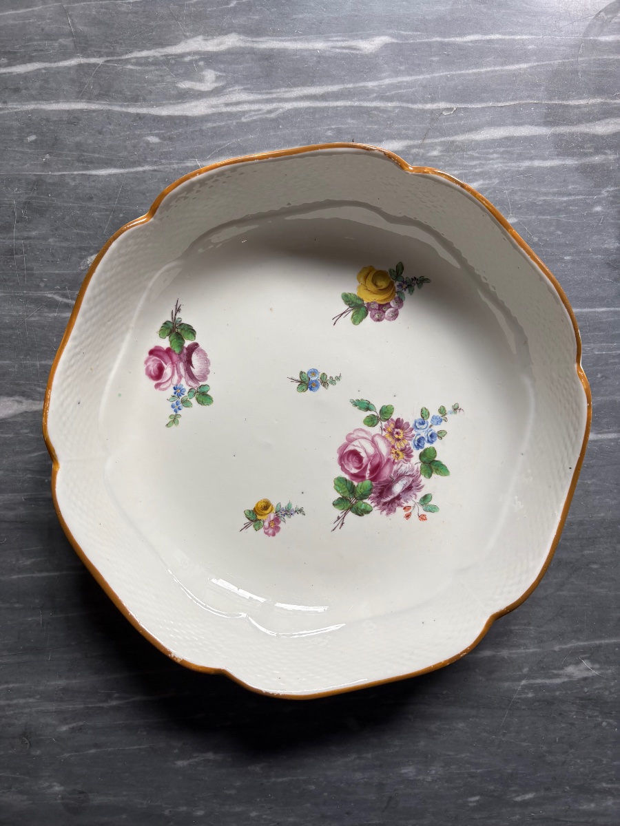 Compotier en porcelaine tendre de Chantilly