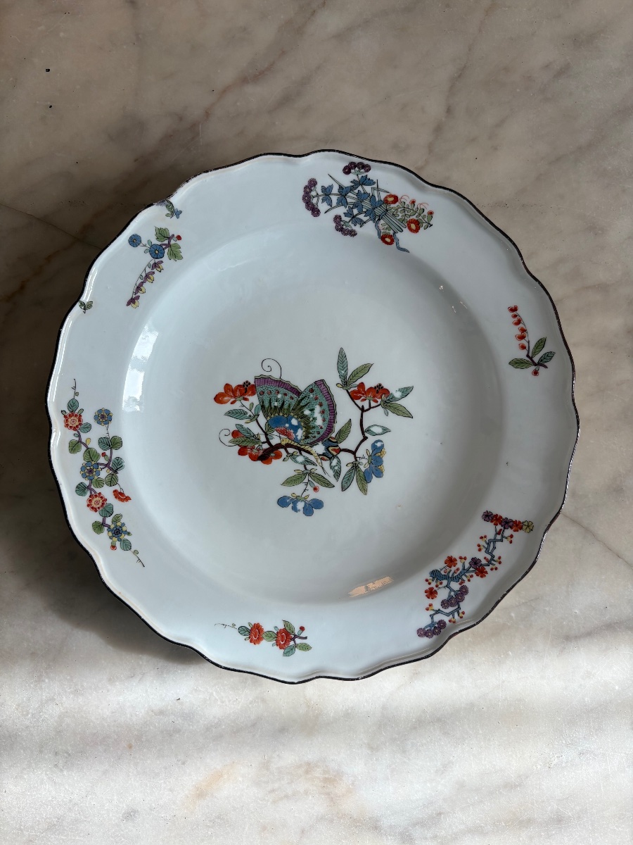 Pair Of Meissen Porcelain Plates With A Butterfly Design-photo-2