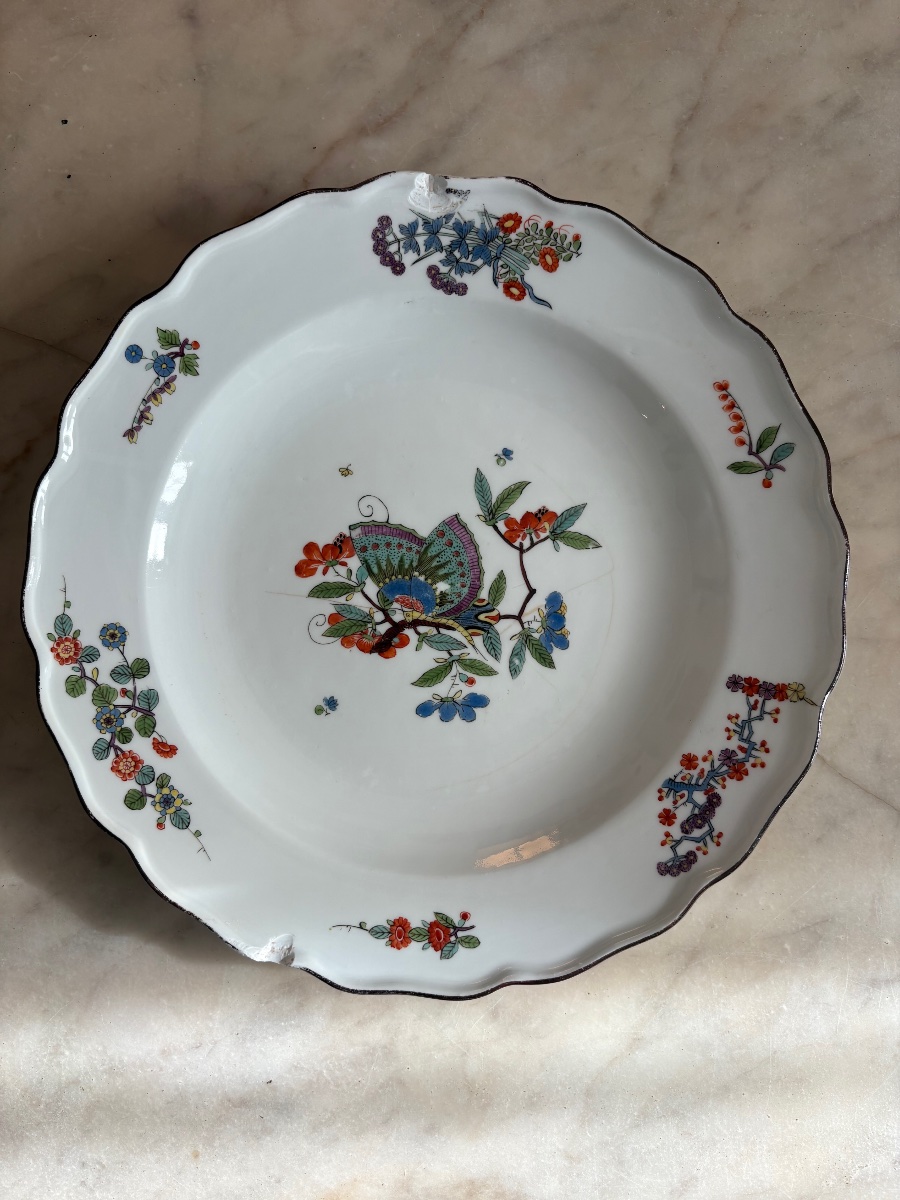 Pair Of Meissen Porcelain Plates With A Butterfly Design-photo-3
