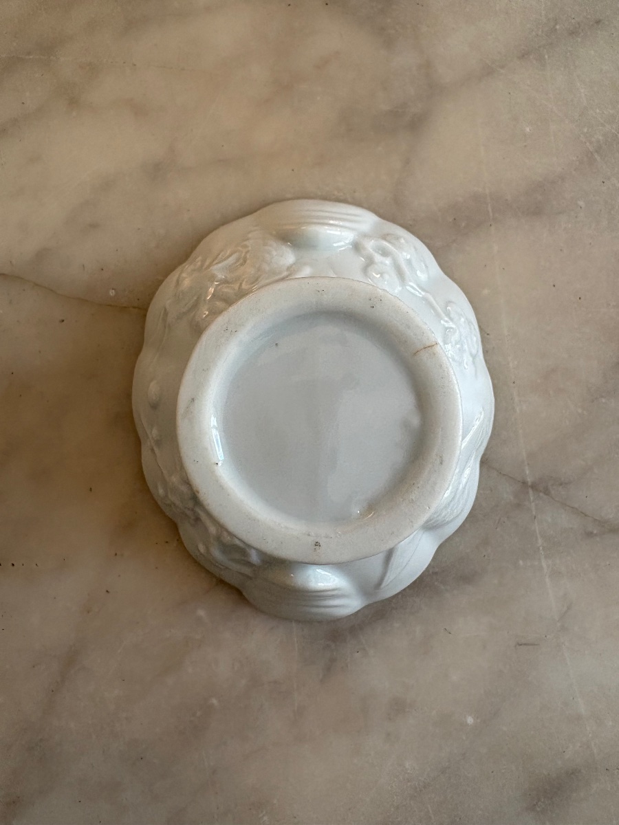 Coupe libatoire en porcelaine blanc de Chine, époque Kangxi.-photo-2