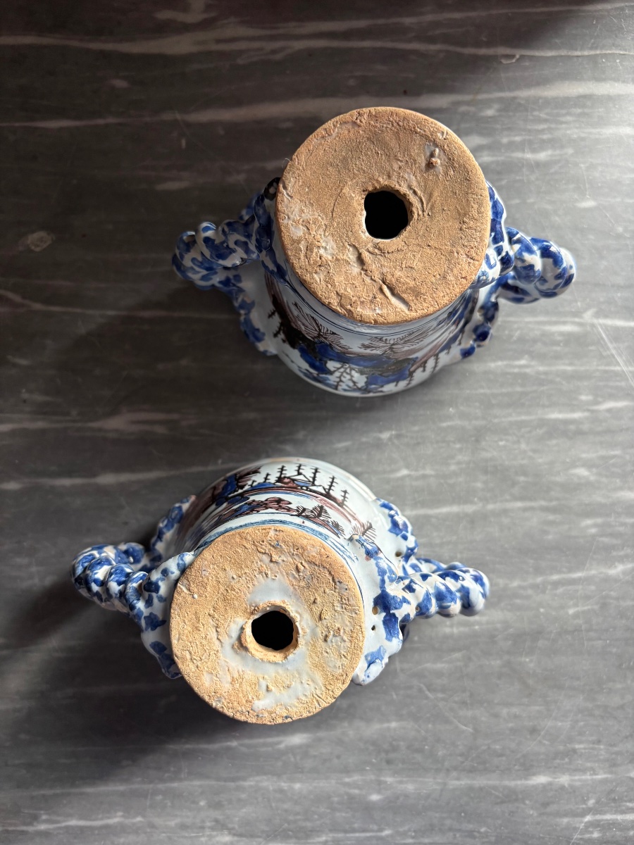 Paire de pots à fleurs en faïence de Nevers du XVIIe siècle -photo-2