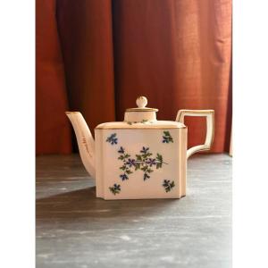 Selfish Teapot In Paris Or Niderviller Porcelain, Decorated With Cornflowers 