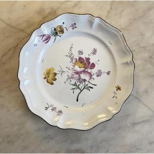 Assiette en faïence de Strasbourg de qualité fine 