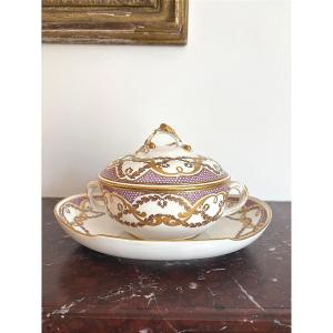 Écuelle en porcelaine dure de Sèvres 