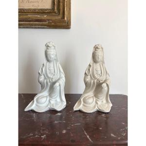 Deux statuettes de Guanyin en porcelaine blanc de Chine, Dehua