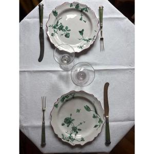 Paire d’assiettes en faïence de Marseille, par la manufacture de la Veuve Perrin