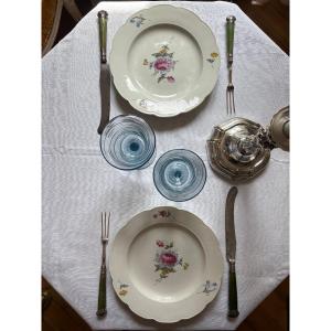Rare paire d’assiettes en porcelaine tendre polychrome d’Arras