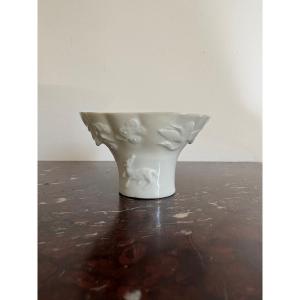 Coupe libatoire en porcelaine blanc de Chine, époque Kangxi.